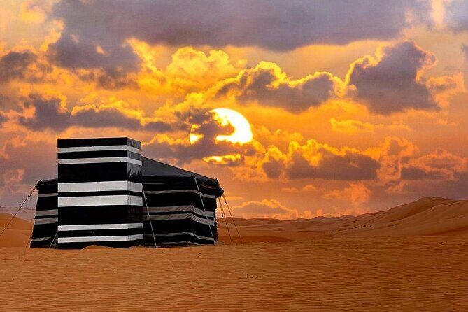 2-Day Private Wahiba Sands Desert Camping Tour from Muscat - Bimmah Sinkhole and Fins Beach: sea-crater to a pebble-and-blue moment