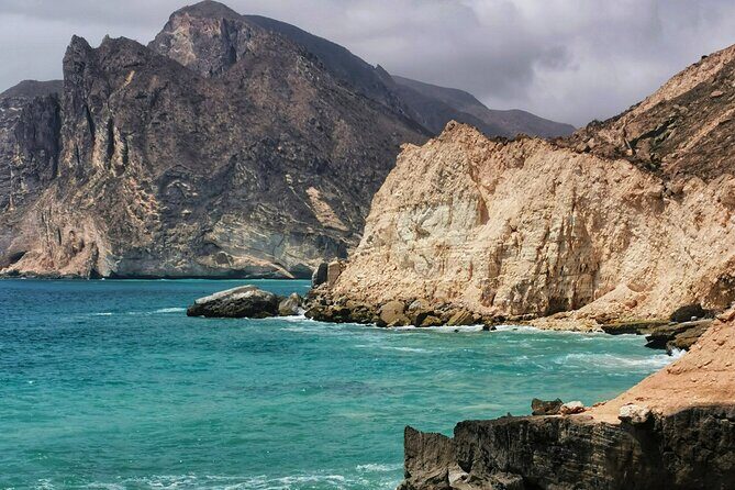 8 Hours of Salalah Best: East & West Private Tour - Ayn Sahalnoot spring and the Taqah plateau view