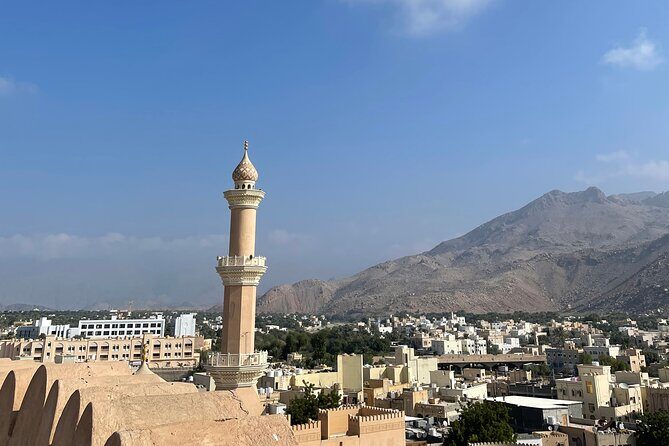 AMOUAGE: Full Day Private Tour to Nizwa and Jebel Akhdar - Lunch, snacks, and comfort: how the small details help