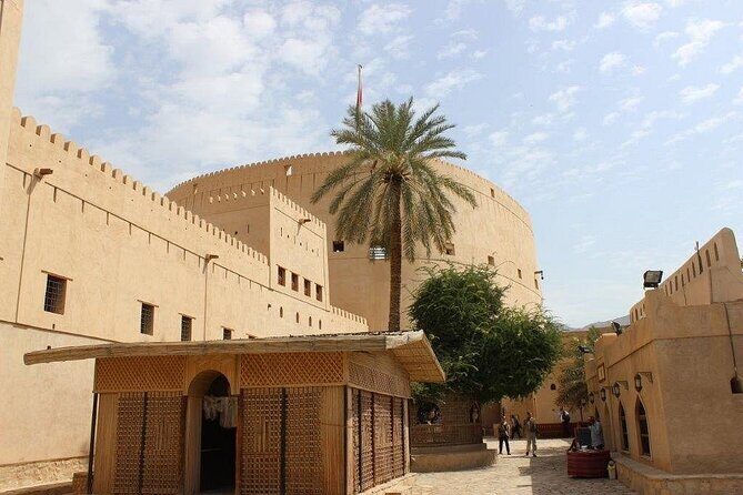 Amouage & Nizwa Full-Day Tour: Fort, Souq & Barakat Al Mouz - Nizwa Souq: what to buy, and how to enjoy the walk