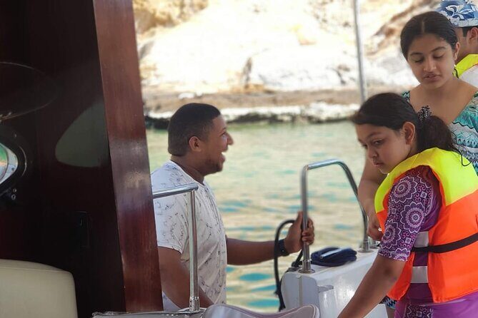 Daymaniyat Islands Snorkeling 2 different snorkeling sites and Lunch included - Two reef stops: why you get better odds with more than one site