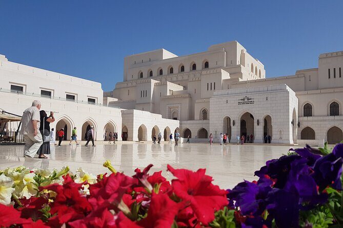 Discover Muscat - What to expect from your guide (and how to avoid the one bad turn)