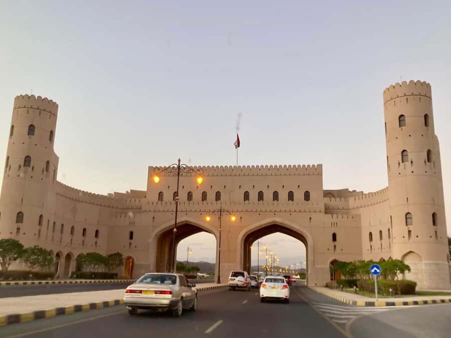 From Muscat: 3-Days Nizwa, Desert, Turtle, Wadi Shab - Nizwa Souq and Fort: Getting the old-capital vibe quickly