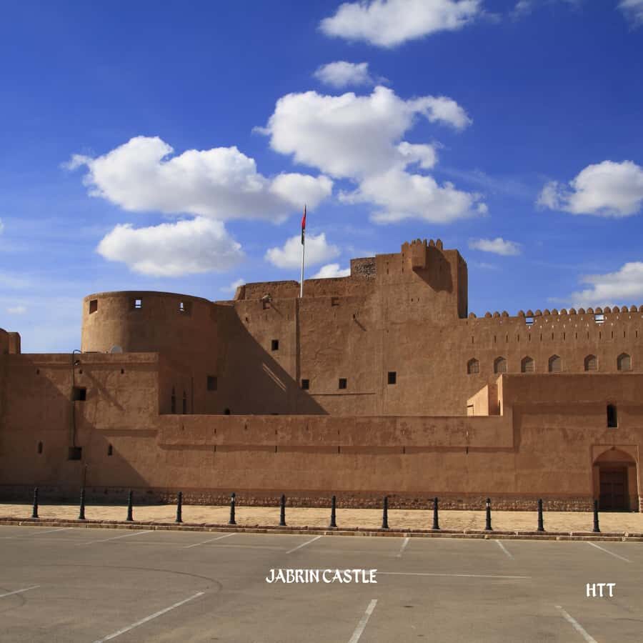 From Muscat: Nizwa, Bahla, and Jabrin Tour with Forts - Your Guide and Vehicle: The Difference Between Smooth and Messy