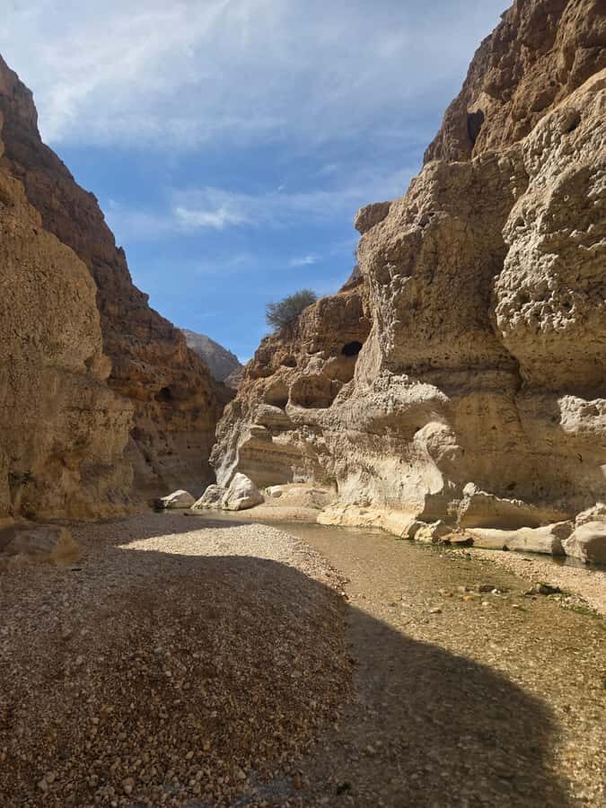From Muscat: Wadi Shab Expedition - Bimmah Sinkhole stop: 45 minutes of another Oman side
