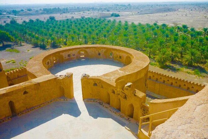 Full-Day Nizwa Fort, Bahla Fort and Jabreen Castle Private Tour - Entering Nizwa Fort’s round tower (and why it looks different)