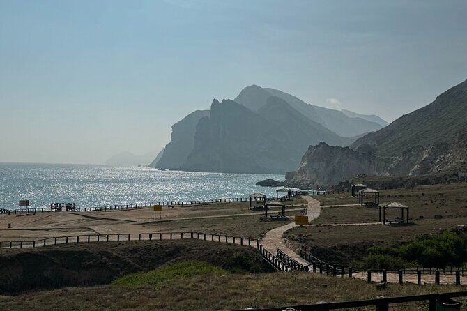 Full-Day Private Salalah West Tour with Lunch - Al Mughsail Beach: Palms, Shade, and Close-Mountain Views