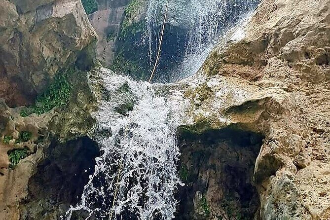 Full-Day Private Wadi Tiwi Adventure - The short drive to lunch: how to keep the meal from stealing your day