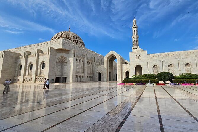 Half Day Private Muscat City Tour - Sultan Qaboos Grand Mosque: Persian carpet, 91-meter minaret, and a calm start