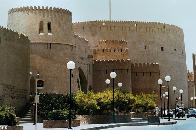 Jabl Shams with Nizwa for tours and sightseeing - Nizwa Fort: what you can expect and how to plan for photos