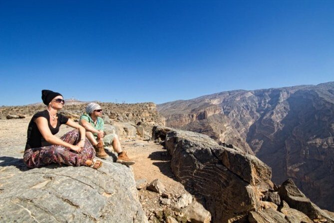 Jebel Shams Day Trip: The Grand Canyon of Oman - Reaching the Wadi: Oman’s Grand Canyon views