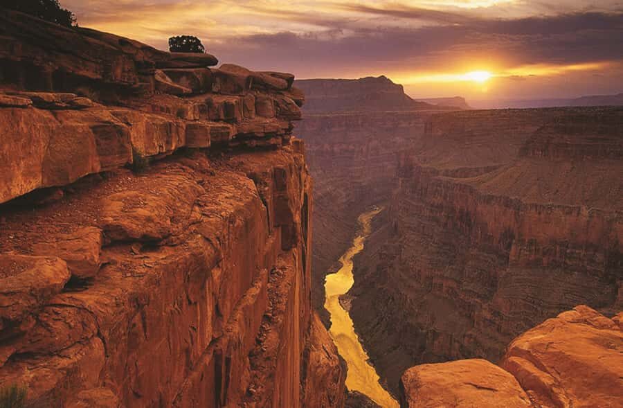 Majestic Canyon & Nizwa Cultural Journey from Muscat - Cultural rules that matter: photography, Ramadan changes, and vehicle behavior