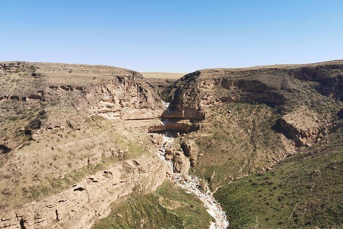 Mountain Tour - Darbat falls, Jebel Samhan, sinkholes, baobabs - Tayq Sinkhole: walking the rim of a world-scale void
