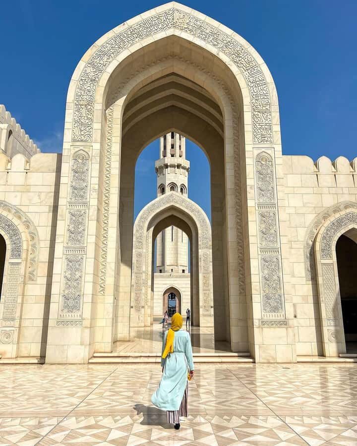 Muscat City Tour and life with Omani Guy ( luxury car). - Who should book this Muscat City Tour and who should skip it