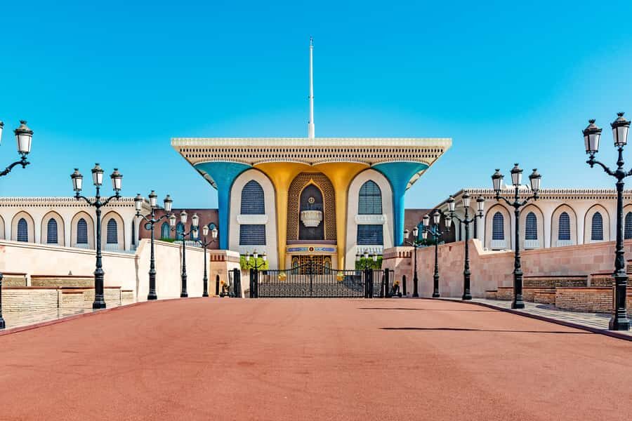 Muscat: City Tour of Grand Mosque, Old Souqs, Museum, & Fort - Entering Sultan Qaboos Grand Mosque Without Rushing Yourself
