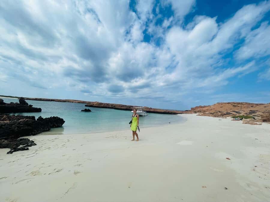 Muscat: Daymaniat Islands Snorkeling Trip with Brunch - Snorkel circuit: turtles, fish colors, and how the crew boosts your odds