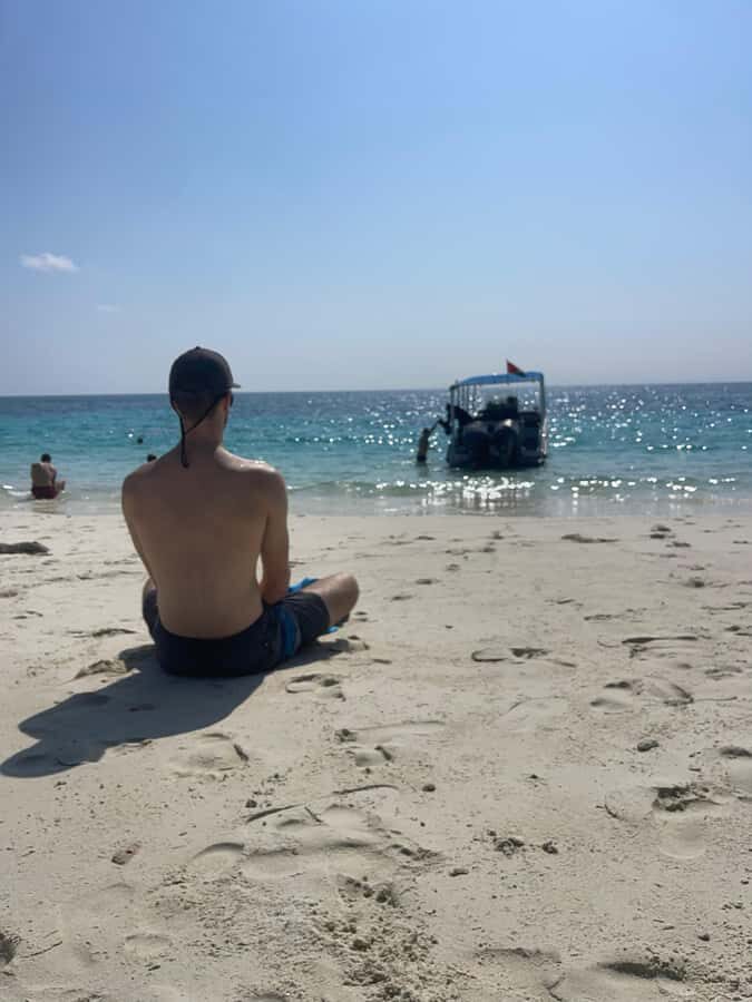 Muscat: Daymaniat Islands Snorkeling Trip with Brunch - Gear, safety, and the marine-life rules you must follow
