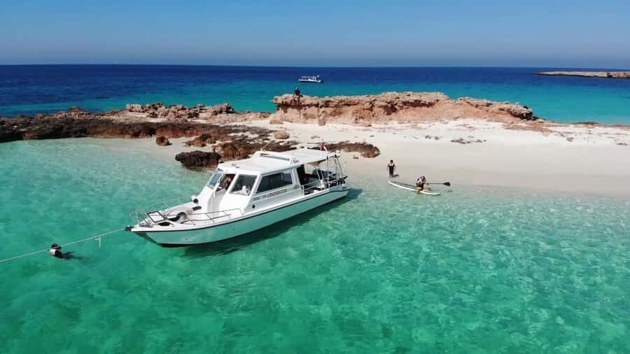 Muscat: Daymaniyat Island Snorkeling with Turtles Tour - On the cruise: safety brief, scenery, and wildlife chances