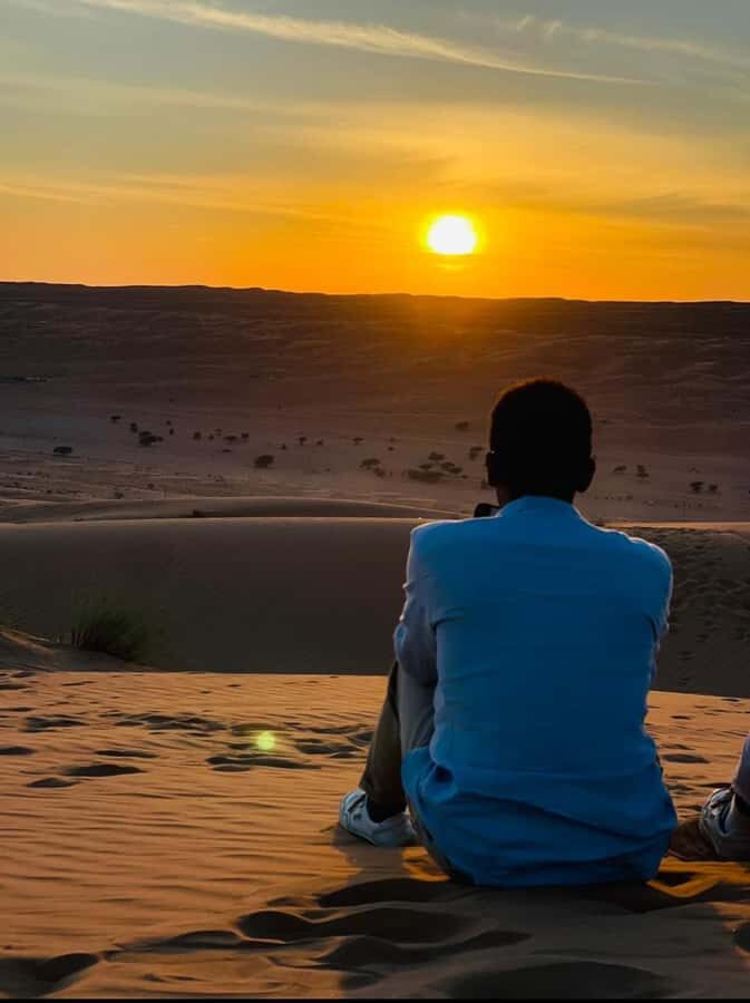 Muscat: Desert Sunset &Wadi Bnai Khalid Full-Day Tour+Lunch - Wadi Bani Khalid pools, palm groves, and a short cave walk