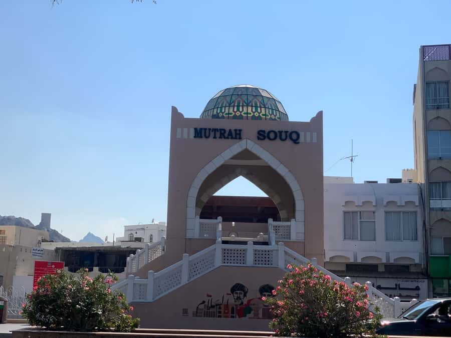 Muscat: Evening Group City Guided Tour with Free Dinner - Free Dinner: The Calm Finale