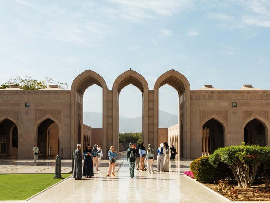 Muscat: Full-Day City Tour - Lunch in Muscat and why timing matters on a tight schedule