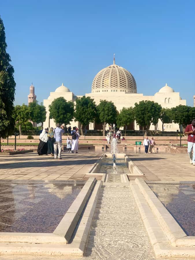 Muscat: Group City Tour with Pickup and Lunch or Dinner - Fish Market Muscat: short stop, good camera timing