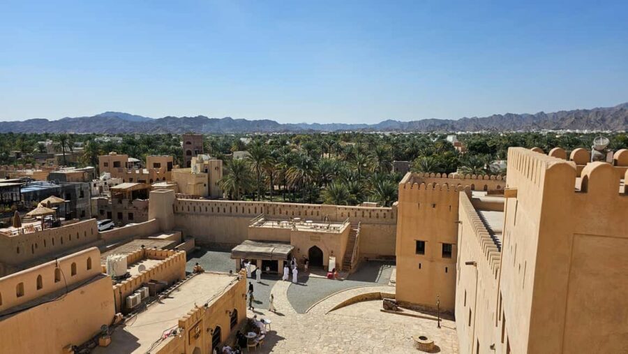 Muscat: Nizwa and Al Jabal Al Akhdar Private Tour with Lunch - What the walking feels like in Al Aqar and Al Eayin