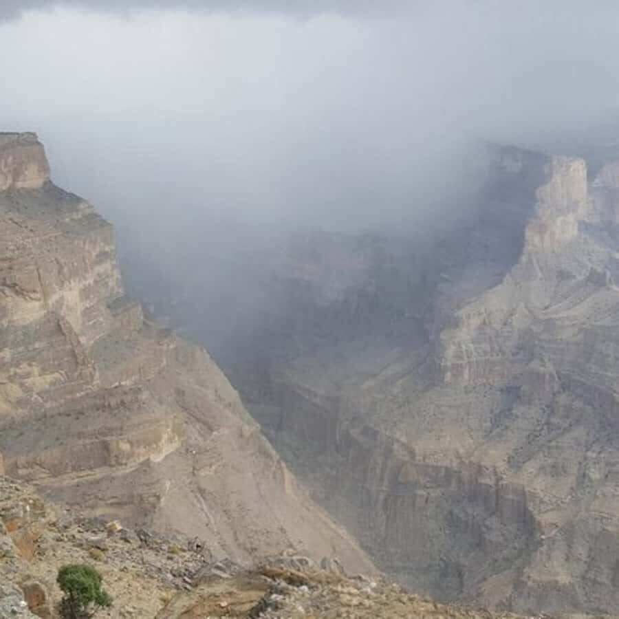 Muscat: Nizwa and Jabal Shams- Full Day Tour - Nizwa Souq and 17th-century Nizwa Fort: sights that make sense fast