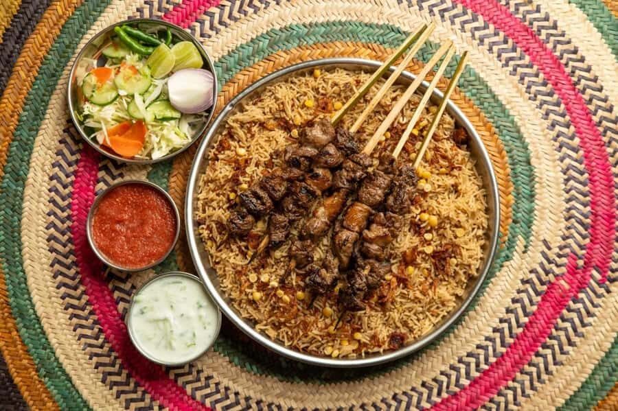 Muscat: Omani Food Tour with Shuwa & Halwa - What about logistics: pickup, meeting points, and rules of the road