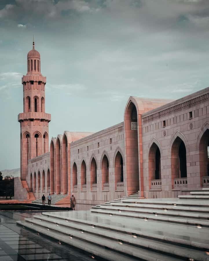 Muscat: Private Sightseeing Tour & Sultan Grand Mosque - Al Alam Palace and the Portuguese Fort Backdrop