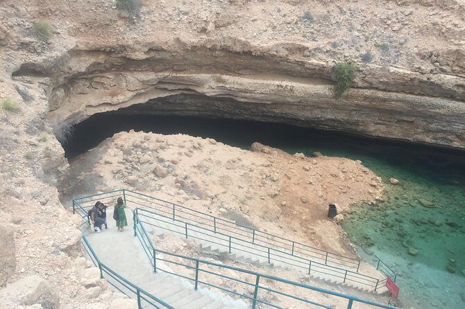 Muscat : Private trip to Wadi Shab for a full day with lunch - Getting from Muscat with pickup and a mobile ticket