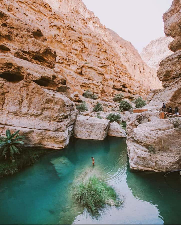 Muscat: Wadi Shab & Bimmah Sinkhole Tour with Pickup & Lunch - What Karak Tea Does for a Hike Day