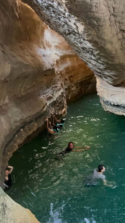Muscat: Wadi Shab, Romantic Cave and Sinkhole Full-day Trip - The boat crossing and the first 40 minutes into the canyon