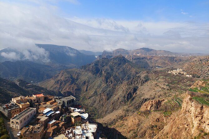 Nizwa and Green Mountain Group Full day tour - Entering Nizwa Souq: Fruit, Fish, Knives, and Gift Missions