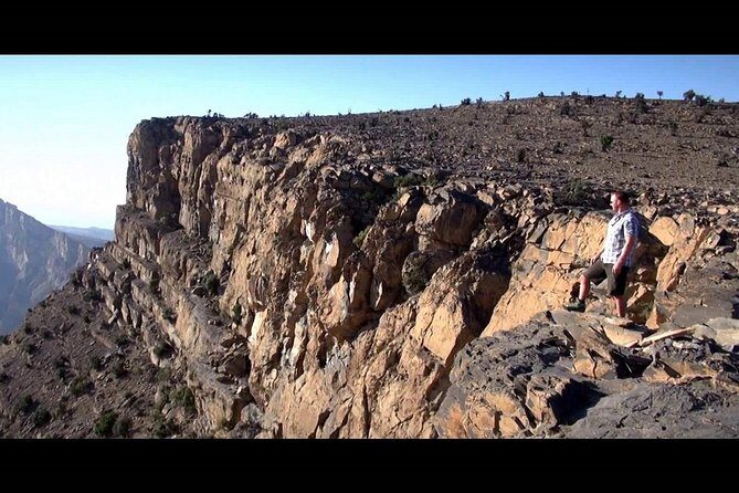 Nizwa and Jabl Shams private and custom tour - The drive to Jebel Shams: where the scenery starts doing the talking