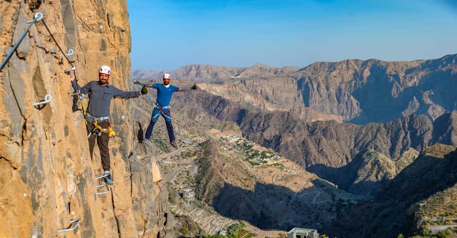 Nizwa: Jebel Shams Balcony Walk and Via Ferrata Adventure - The 4x4 approach from Nizwa: rough road, big payoff