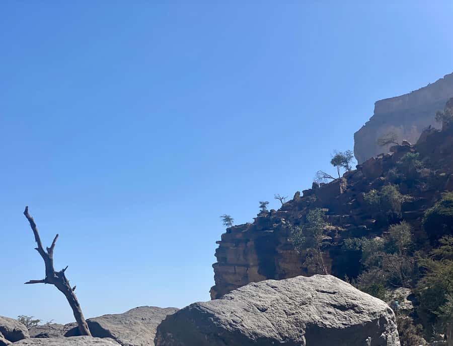 Nizwa: Jebel Shams Balcony Walk and Via Ferrata Adventure - The hidden pool break: where you catch your breath (and your camera battery)