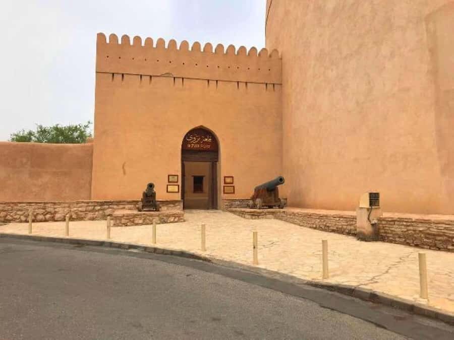 Nizwa Market, Nizwa Fort, Misfat Al Abriyeen, Jabal Shams - Jabal Shams: the Grand Canyon of Oman view from the mountain road
