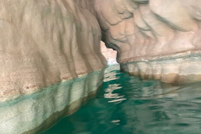 Private Day Trip to Wadi Shab & Bimmah Sinkhole Price Up To 5 Persons - Bimmah Sinkhole: the limestone lake near the sea