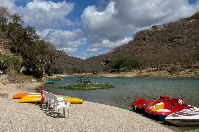Private Full-Day East Oman Tour from Salalah with Lunch - Mirbat lunch and the hilltop view near Mirbat Castle