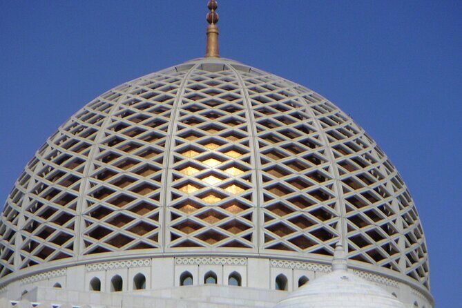 Private Muscat City Sightseeing Tour - A Fascinating Capital - Getting to the sights: 8:00 am pickup and a comfortable ride