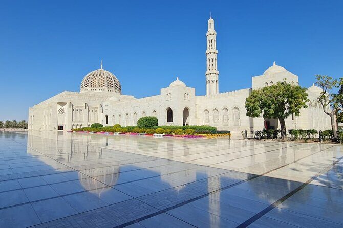 Private Sultan Qaboos Grand Mosque-Nakhal Fort-Wakan Village - Full Day Tour - Should you book the Private Sultan Qaboos Grand Mosque–Nakhal Fort–Wakan Village tour?