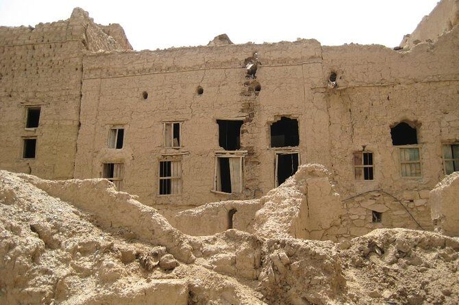 Private Tour: The Grand Canyon of Oman and Jebel Shams Day Trip - From Muscat pickup to Wadi Ghul’s Persian ruins stop