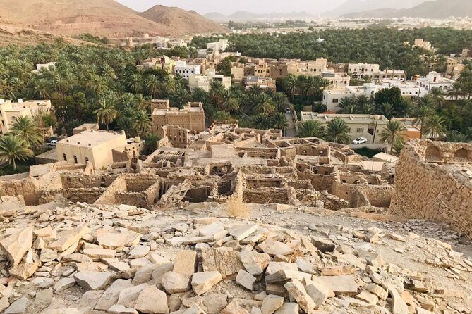 Private Tour to Jebel Akhdar Al Suwjara Village - Al Suwjara old village and the cliffside Cliff Guest House