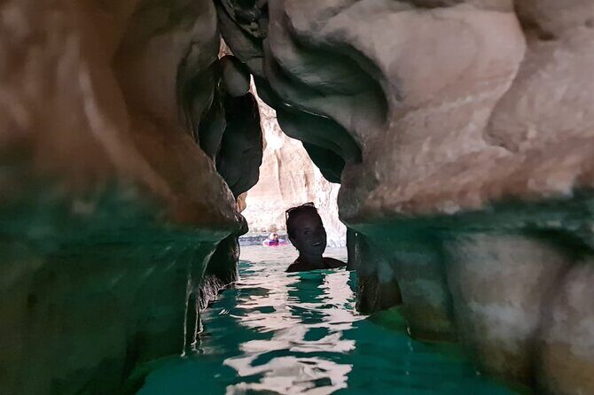 Private Tour Wadi Shab & Sinkhole Tour – Swim, Hike & Explore - Muscat Pickup to Wadi Shab: A Long Day, Done in 4WD