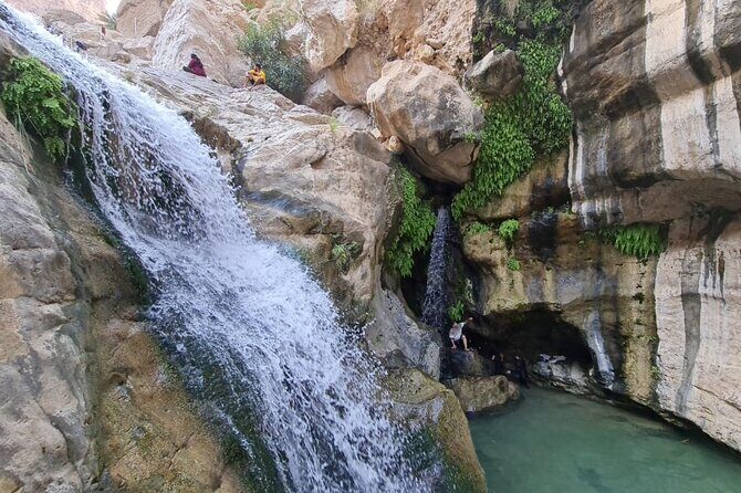 Private Wadi Tiwi - Bimmah Sinkhole - White Sand Beach - Full Day Tour - White Sands Beach or Fins Beach: Pick Your Style of Blue-and-White
