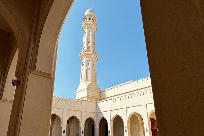 Salalah City Tour: Discover Salalahs Treasures with a Local Guide - Al Hosn Palace exterior: a quick royal-photo stop