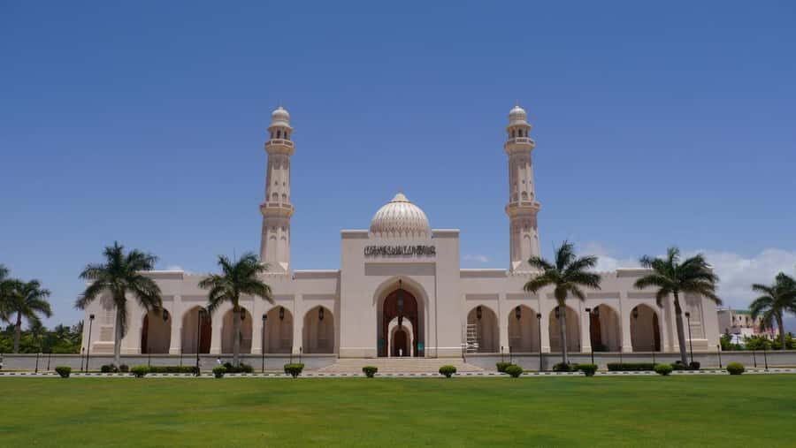 Salalah City Tours - Sultan Qaboos Mosque: a peaceful start that sets the tone