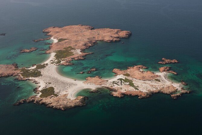 The Jewel of Muscat Sea, Daymaniyat Islands - Boat comfort and snacks: the part that quietly makes the day better