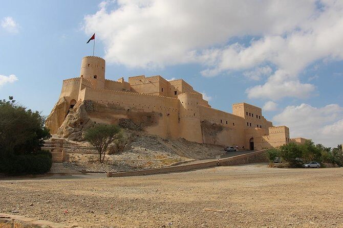 The North & Nakhl Half Day Tour from Muscat - The Muscat Grand Mall pass-by: why it’s there (and when it helps)
